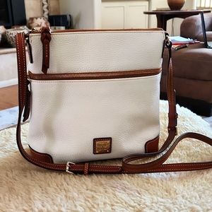 Gorgeous NWOT Dooney & Bourke White Leather Double Zip Crossbody Bag 🤍🤎